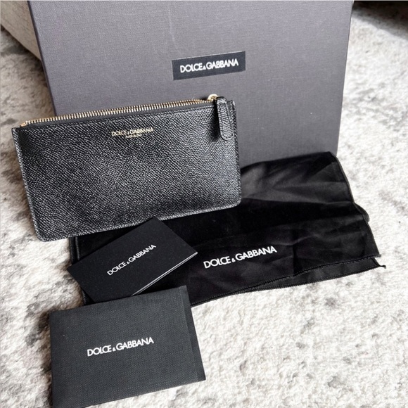 Dolce & Gabbana Accessories - Auth Dolce & Gabbana NWOT bk leather zip wallet gold hardware box,dust bag, card